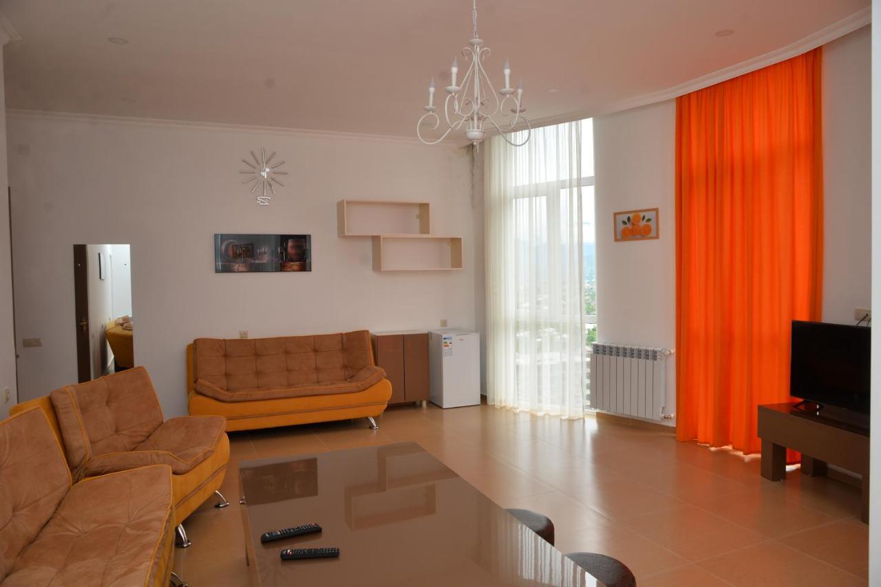 Orange Home Hotel Batumi Esterno foto