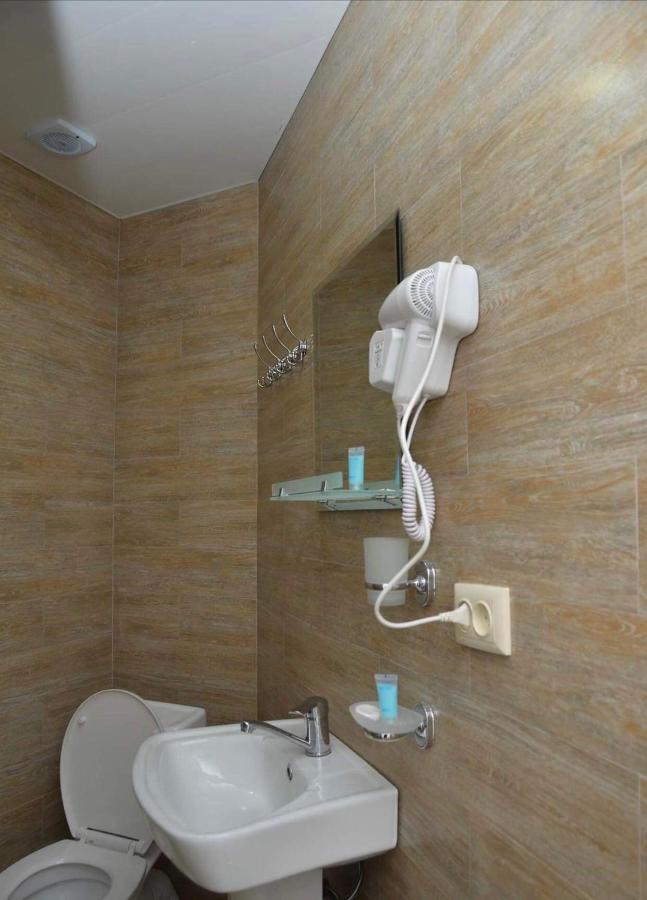 Orange Home Hotel Batumi Esterno foto