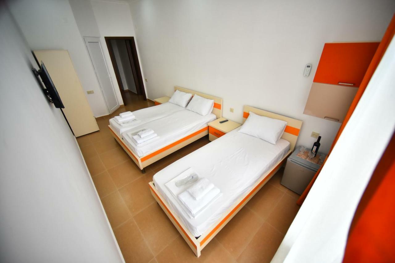 Orange Home Hotel Batumi Esterno foto
