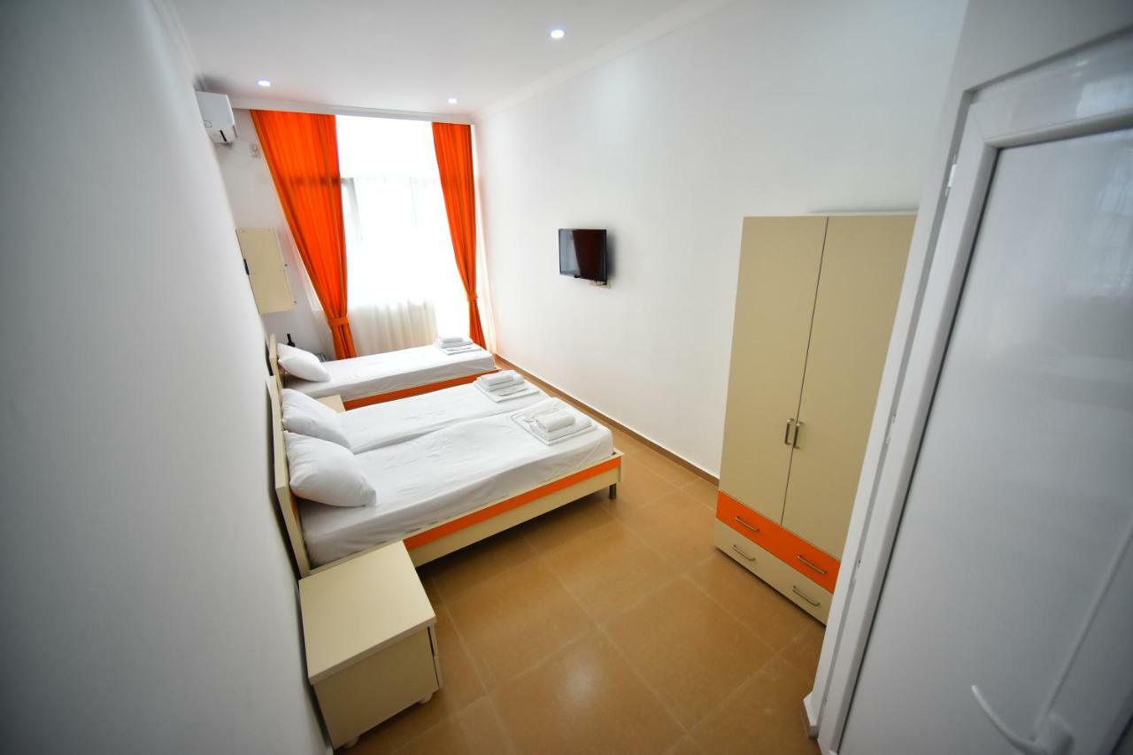 Orange Home Hotel Batumi Esterno foto