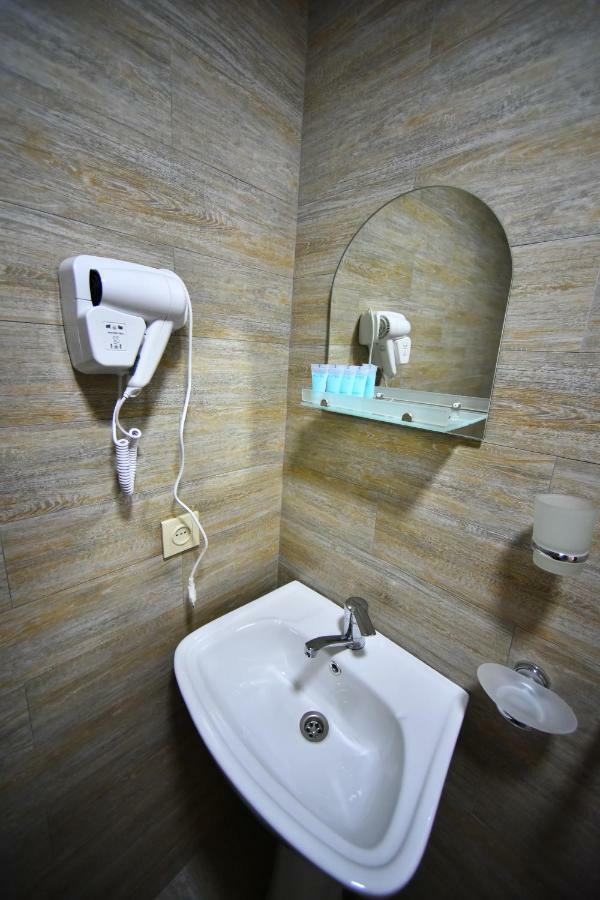Orange Home Hotel Batumi Esterno foto