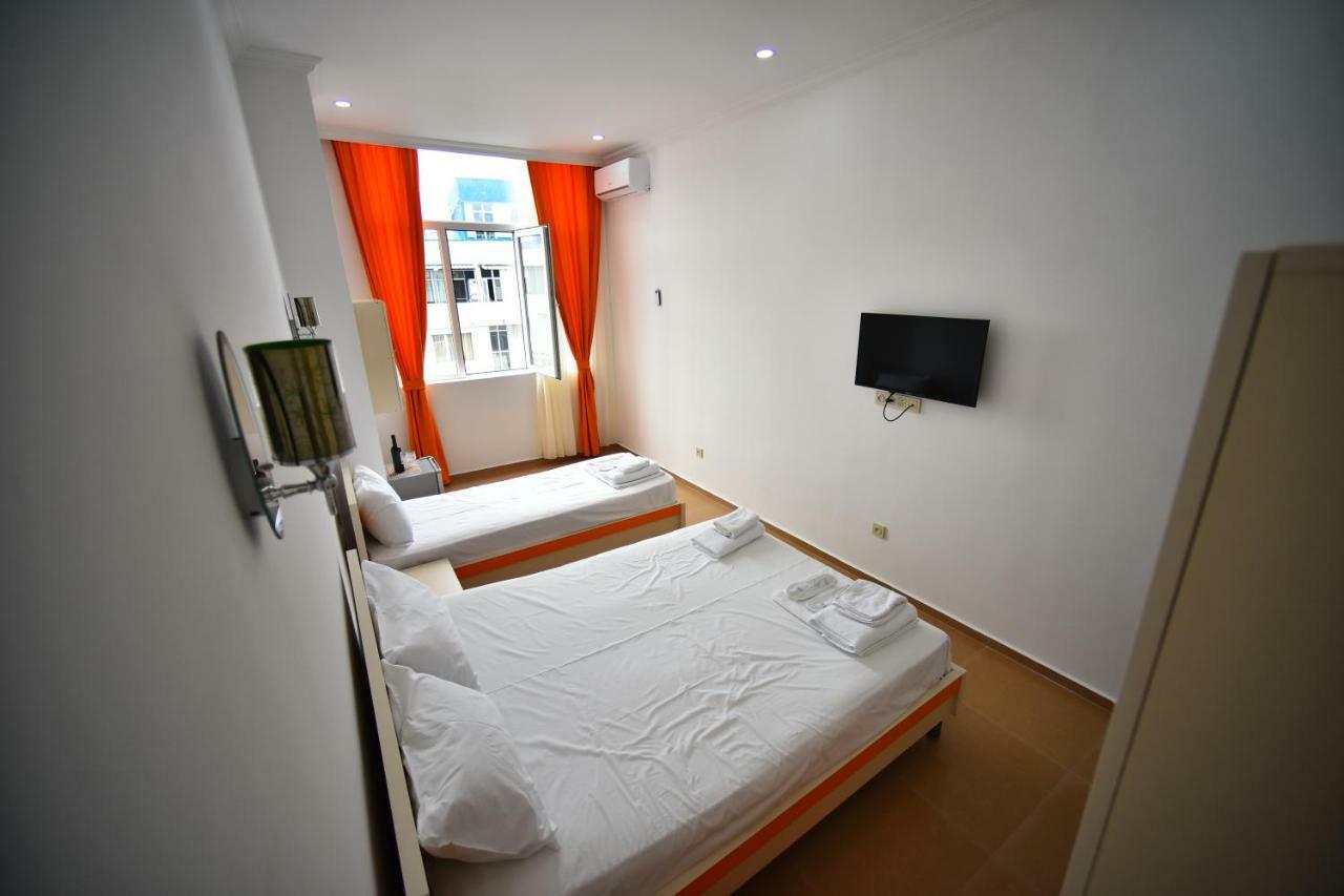 Orange Home Hotel Batumi Esterno foto