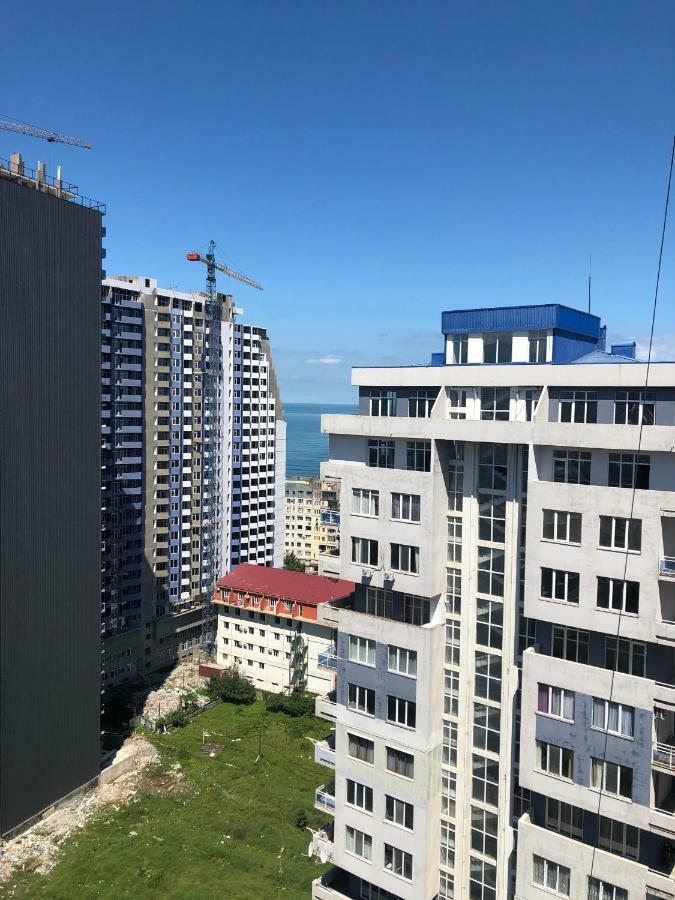 Orange Home Hotel Batumi Esterno foto